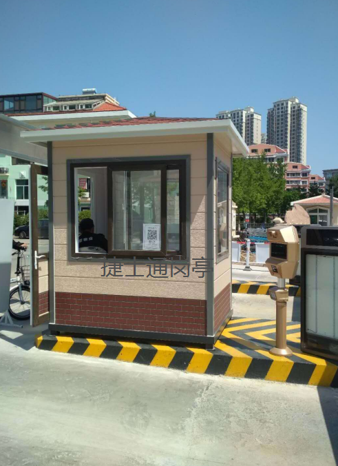 煙臺(tái)市，萊山區(qū)迎春大街綠色家園雕花板保安亭
